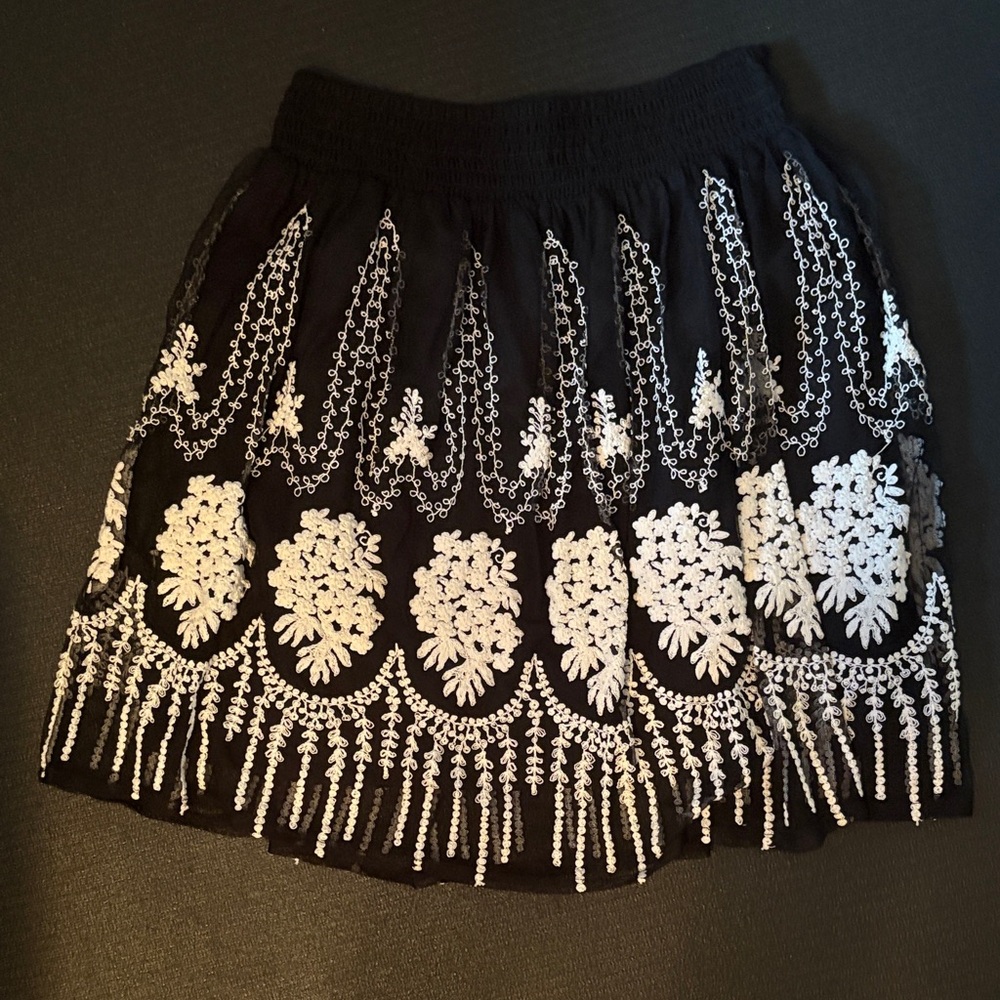 Zara embroidered skirt NWOT